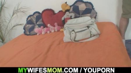 Mom Share Bed With Son For Sex