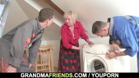 Fucing Wife Infrint Her Husband