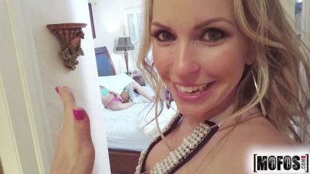 Blowjob Videos Porn: Rich Strangers Fucks Beauty