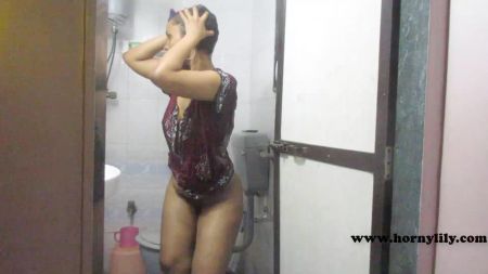 Indian Young Girl Dress Change Hot Perfomance